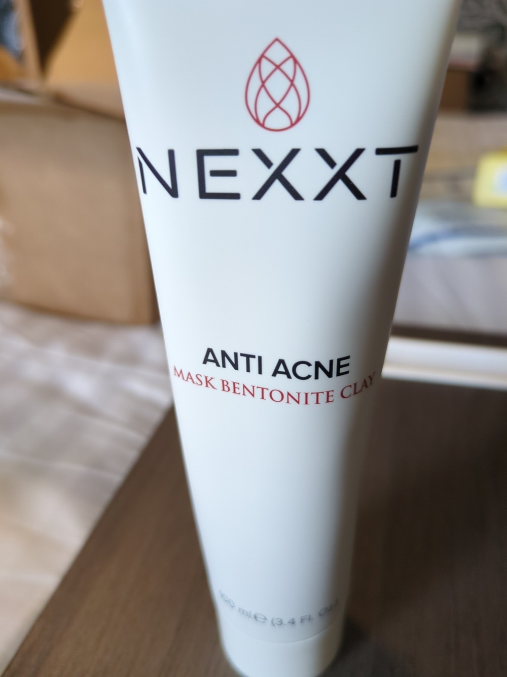 NEXXT Anti-Acne Bentonite Clay Mask — White with Red Accents